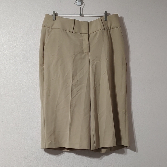 Lane Bryant Beige Wide Leg Capri Petite High Rise Size 16 - Picture 1 of 5